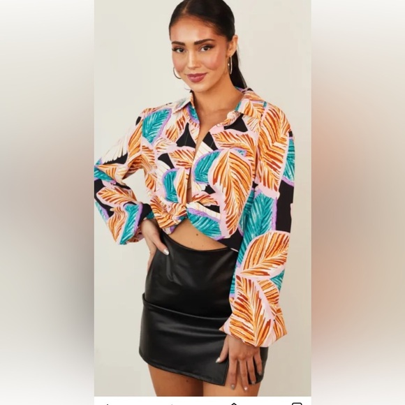Lush Crop Twist Tropical Leaf Print Women's Top - Picture 1 of 10